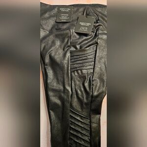 Verawang Live in high-rise faux leather leggings with pockets. Size small